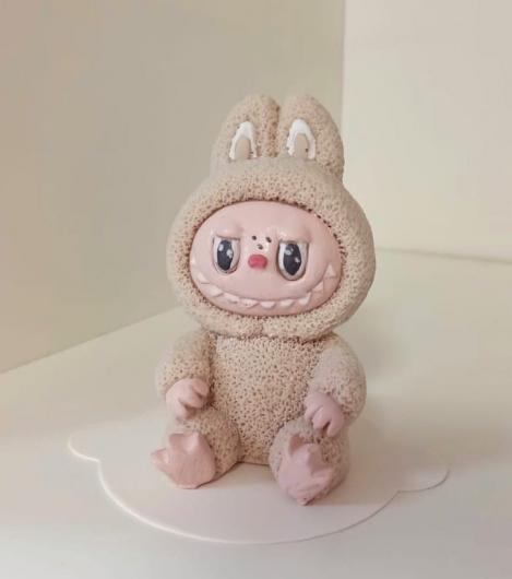 Фигурка из шоколадной глазури Лабубу 7 см, бежевый