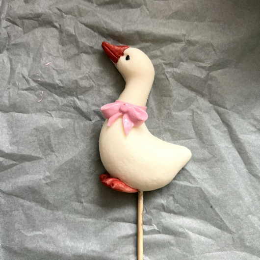 Фигурка из шоколадной глазури Гусыня Шурка, 7,5*4см